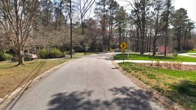 Brookhaven Dive without sidewalk