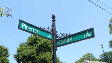 Pinecrest Road sign