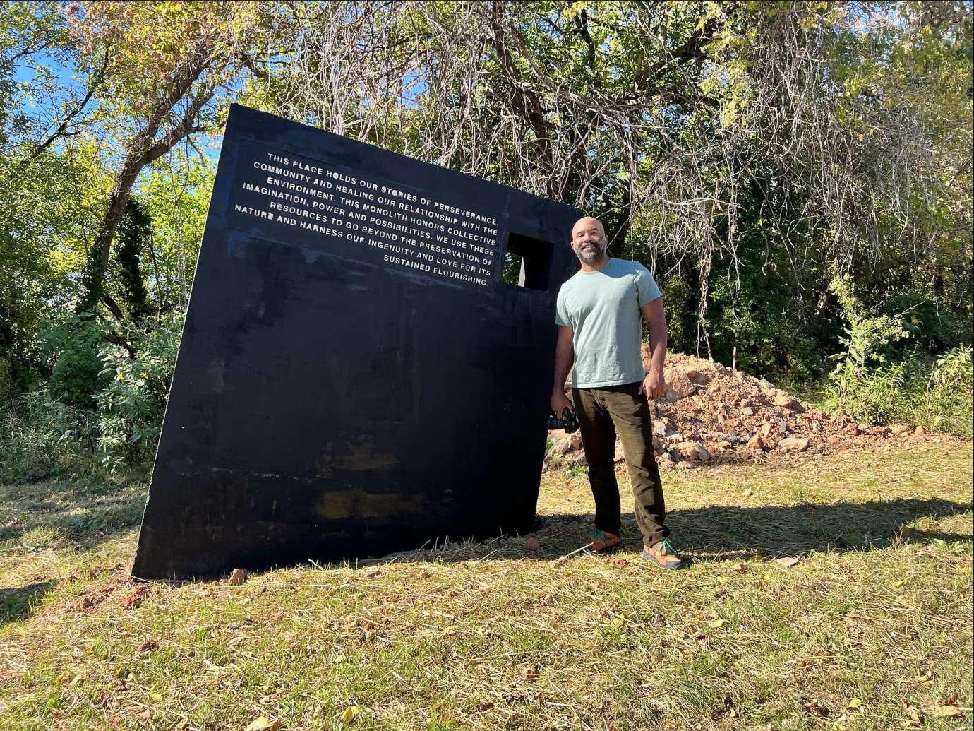 Photo of Derrick Beasley with his sculpture