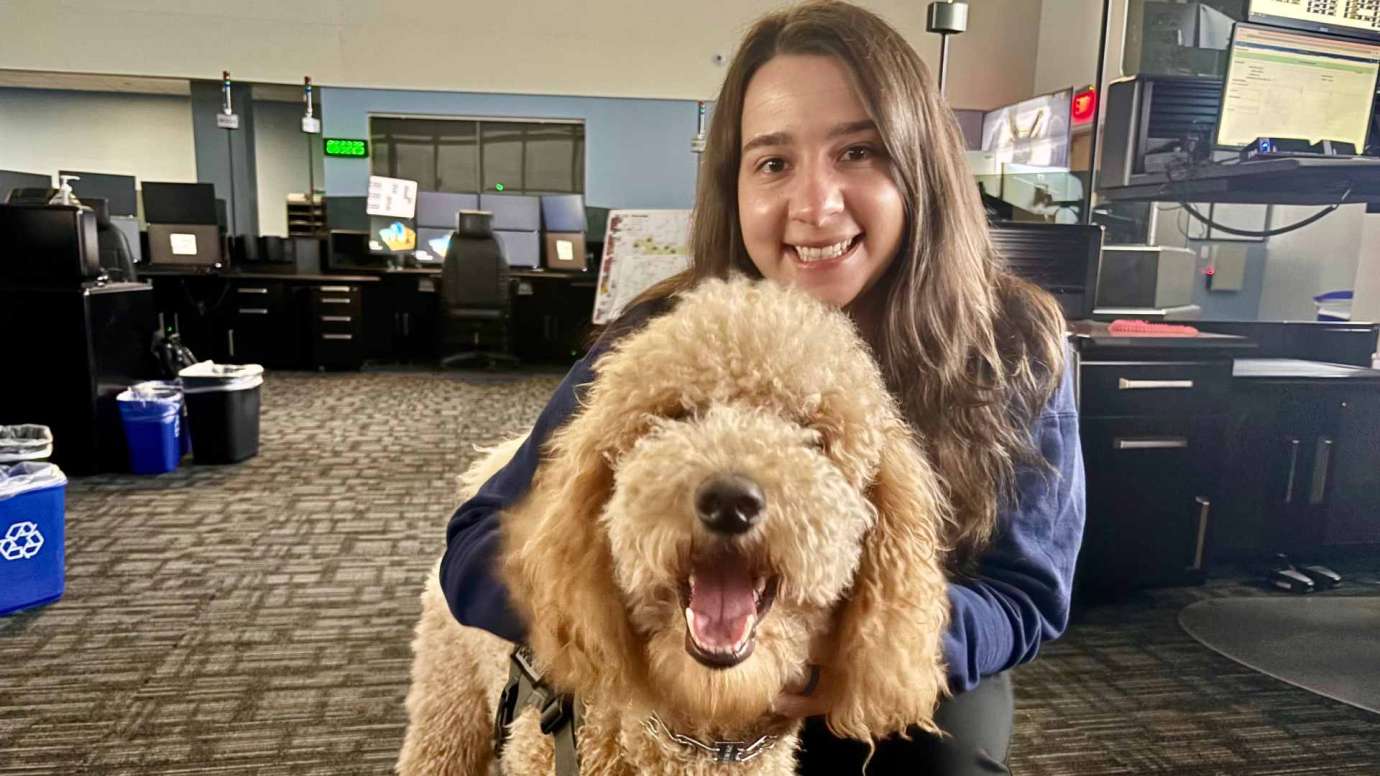 9-1-1 operator and therapy dog