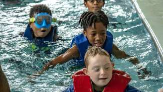 kids swimming with life jackets